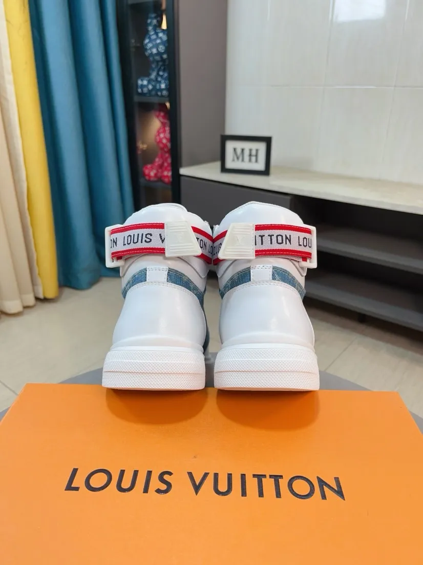Men's shoes 💰440🌹🌹【LOUIS VUITTON】Same style on Louis Vuitton* official website🚹Men's high-top casual shoes❤️Same style as popular celebrities and big names ~ Best-selling at home and abroad Lv focuses on the checkerboard series...Imported first-layer cowhide with special fabrics➕Full sheep leather lining➕Brand-specific hollow outsole💎Produced by OEM The highest version🔍🔍Number of codes: 38-44,